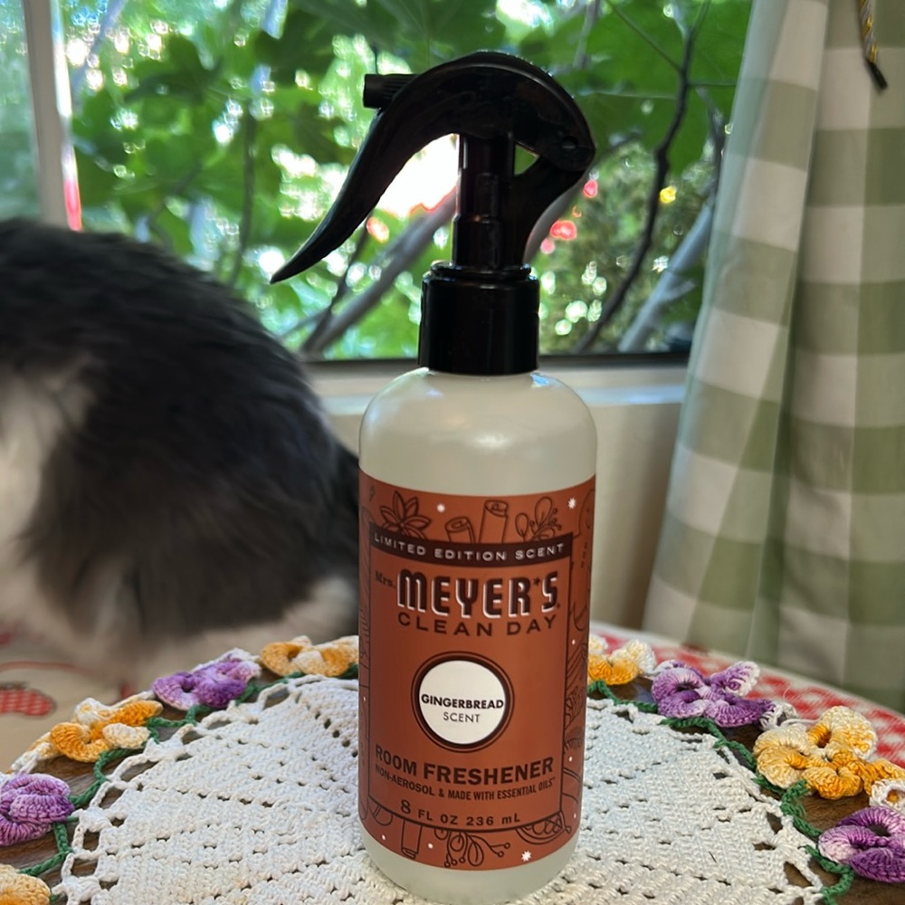 Mrs. Meyer’s Clean Day Limited Edition Scent GINGERBREAD Scent Room Freshener